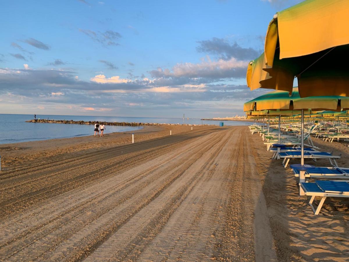 Hotel Beau Rivage Pineta Lido di Jesolo Exterior foto