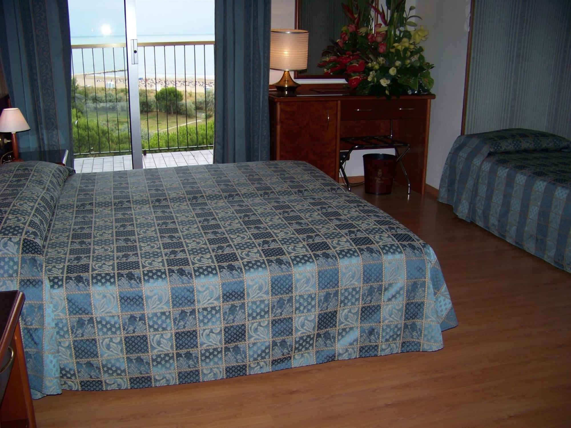Hotel Beau Rivage Pineta Lido di Jesolo Habitación foto
